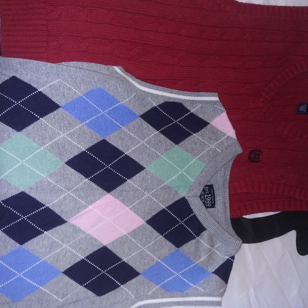 Lot two boys sweater vests size 10-12